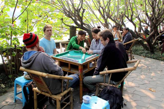 摘要：答案是中国的很多地方都在打麻将，传统的四川麻将和新出现的武汉麻将是中国最主要的两种类型