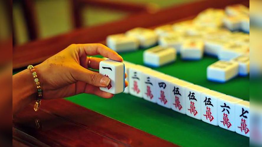 导读：在上海找到一个好的地方去打麻将不仅是四人和三人组合而且还要考虑钱的问题