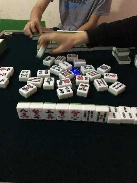 摘要：三人麻将是一种在中国广泛流行的桌面游戏，这里探讨了三人麻将的规则、台词和最佳实践