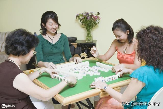 摘要：中年女人打麻将虽然有许多乐趣，但是也要谨慎，避免受到损害